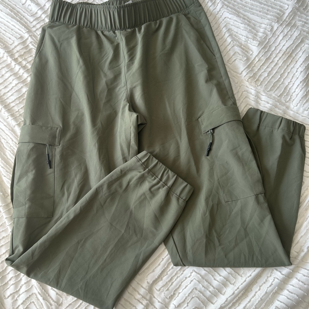 Mondetta Women’s Olive Green Cargo Track Pants